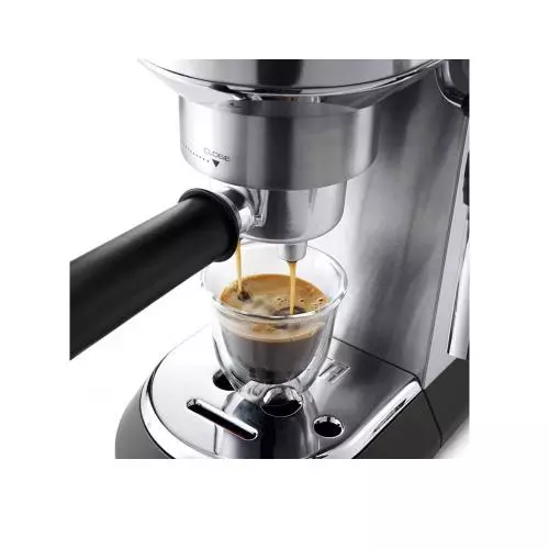 Delonghi Cafetera Espresso EC685M Metal + Molinillo KG79